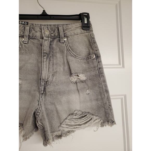 NEW NWT Women's Divided H&M Light Grey Distressed High Waist Mom Shorts | Size 2 - Picture 4 of 8